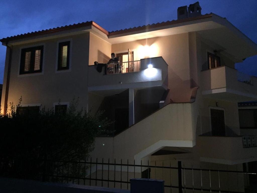 Domo Mea Lägenhet Villasimius Exteriör bild